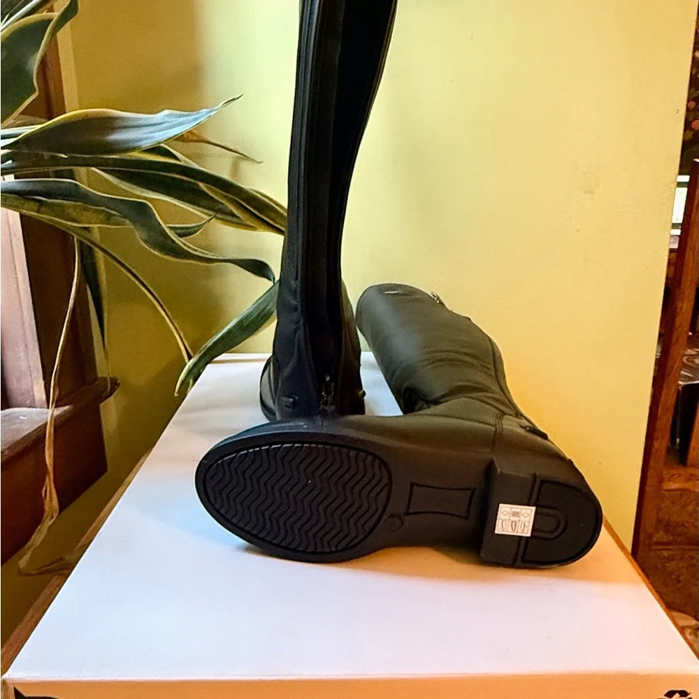 Black Women's Heeled Riding Boots - Classic Tall Fashion Boot - Picture 3 of 3
